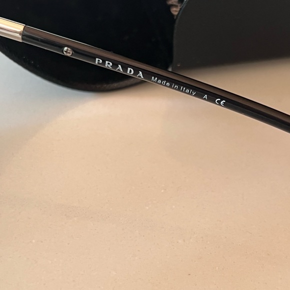 Prada sunglasses - Picture 5 of 13